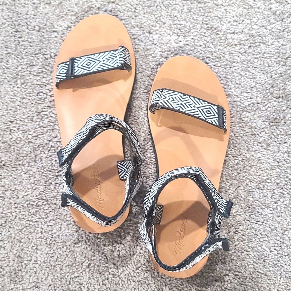 The (Re)Sourced Maggie Sandal, size 8